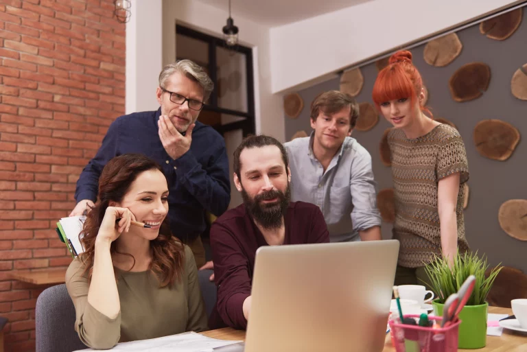La evolución del marketing generacional en las plataformas digitales: ¿Cómo conectar con tu audiencia en la era de TikTok y Twitch?, MoodWebs, SEO, marketing digital, posicionamiento web, posicionamiento SEO, redes sociales, marketing generacional