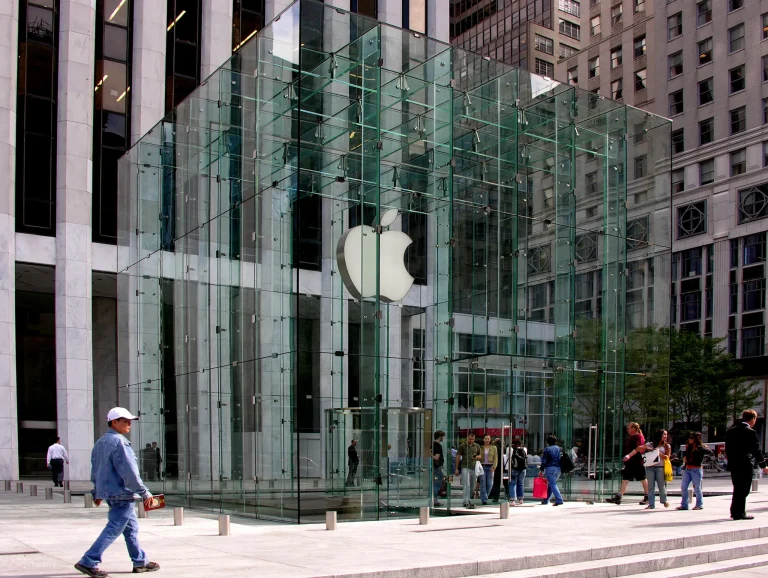 Flagship stores en 2025: Evolución y perspectivas en el mundo retail, marketing digital, redes sociales, MoodWebs, SEO, posicionamiento web, posicionamiento SEO, flagship store