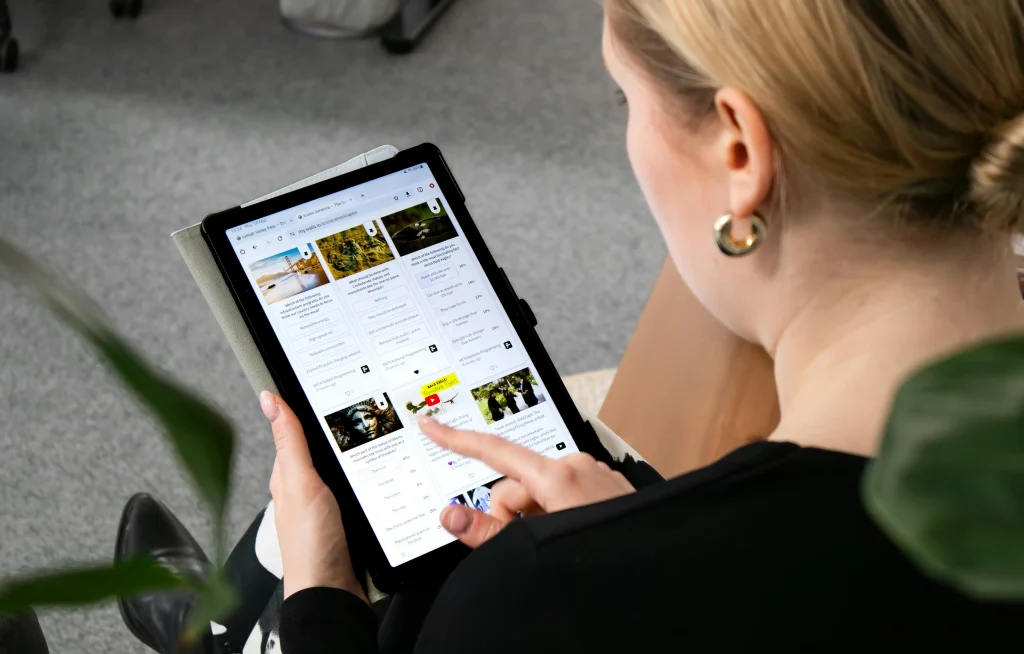 En MoodWebs aplicamos SEO visual: escala con datos estructurados y Google Lens.