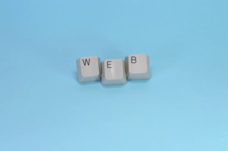 MoodWebs y componentes web reutilizables: diseño de marca coherente y frameworks.