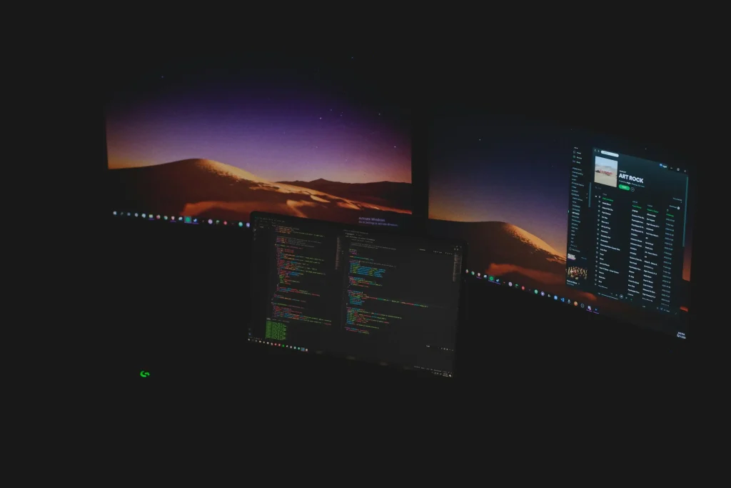 MoodWebs Dark Mode adaptativo con variables CSS para mejorar la experiencia UX